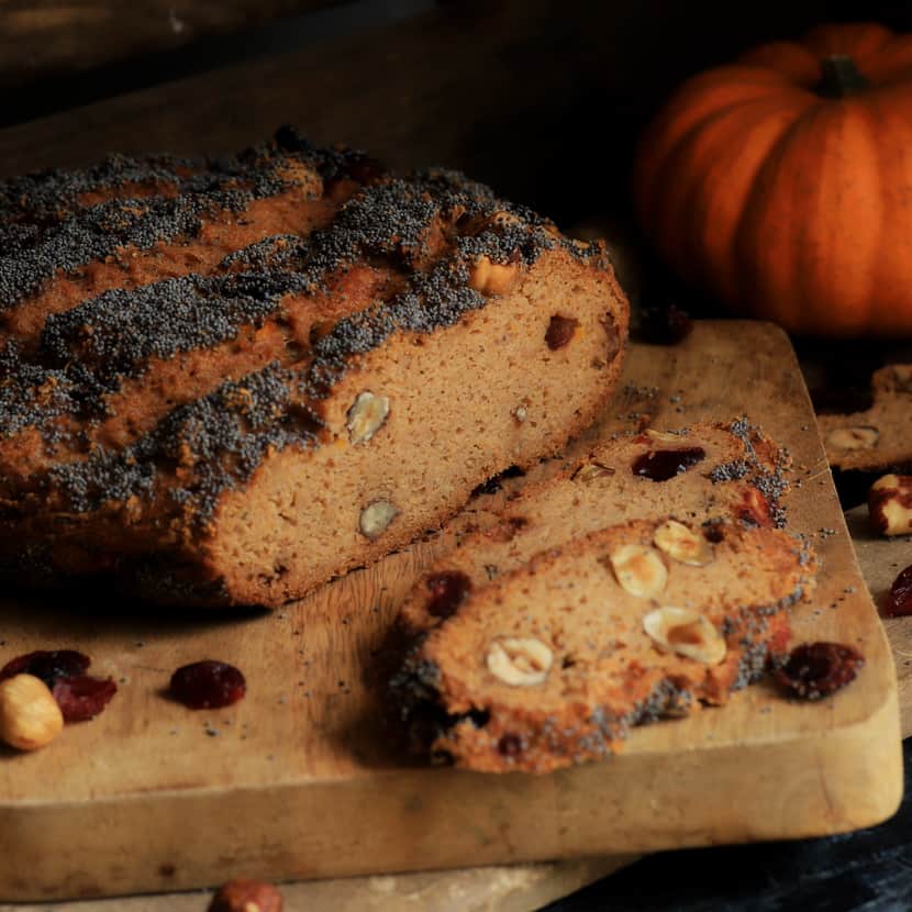 Pain sans gluten à la courge, aux noisettes et aux cranberries