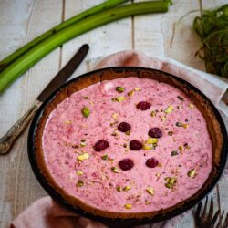 Tarte sans gluten à la rhubarbe et framboises