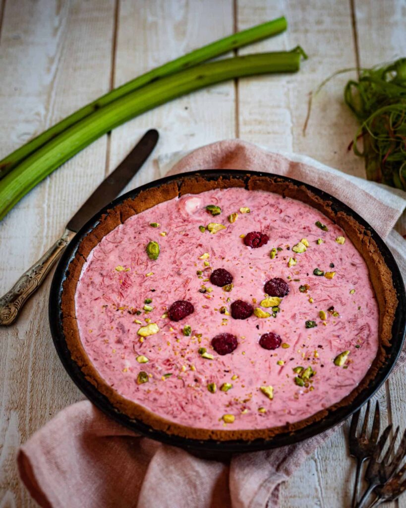 Tarte sans gluten à la rhubarbe et framboises