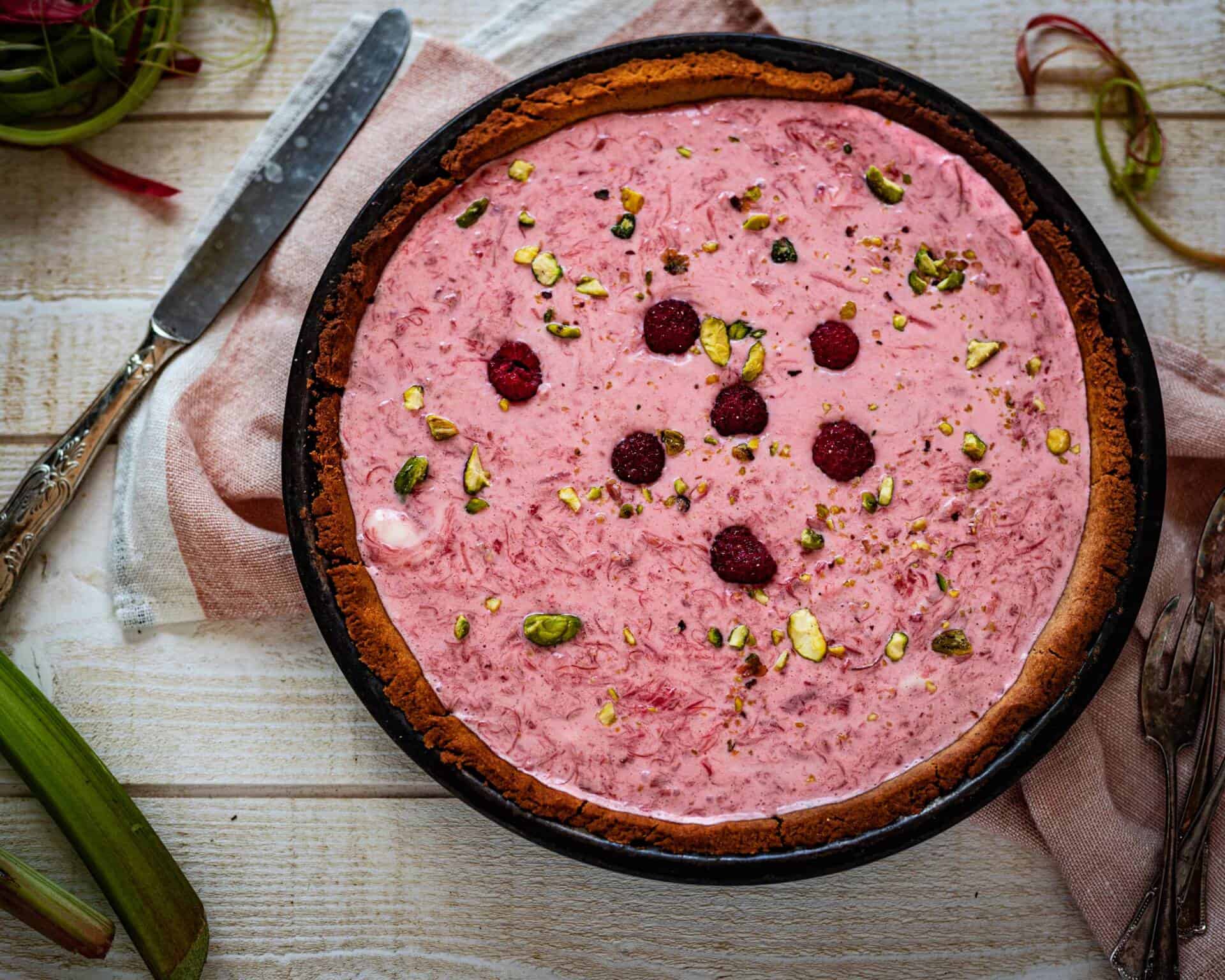 Tarte sans gluten à la rhubarbe et framboises